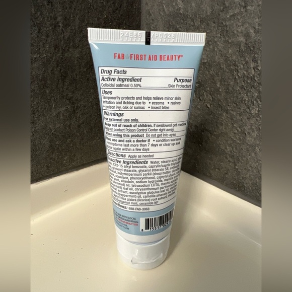 First Aid Beauty Ultra Repair Cream Limited Edition Candy Cane - Picture 3 of 4